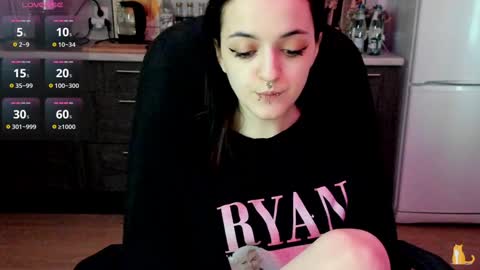 Lina 3  1715622743 online show from 12/16/24, 09:35