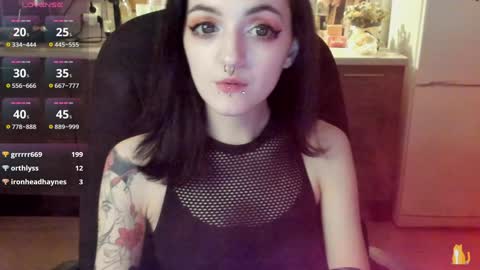 Lina 3  1715622743 online show from 12/30/24, 10:01