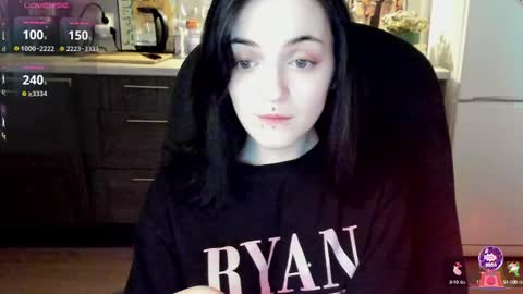 Lina 3  1715622743 online show from 02/10/25, 08:20