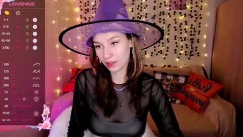 Snapshot of linablossom chatting on 10/28/25, 09:24 Lina online show from 10/28/25, 09:24