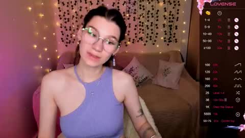 Snapshot of linablossom chatting on 11/17/25, 08:20 Lina online show from 11/17/25, 08:20