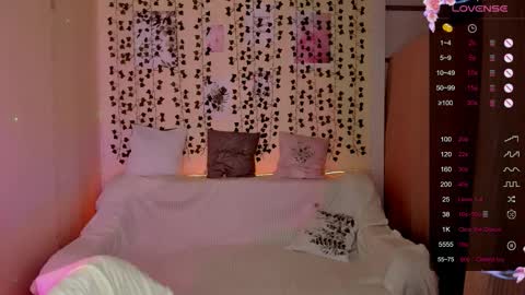 Snapshot of linablossom chatting on 12/04/25, 08:23 Lina online show from 12/04/25, 08:23