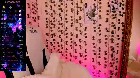 Snapshot of linablossom chatting on 02/24/26, 08:23 Lina online show from 02/24/26, 08:23