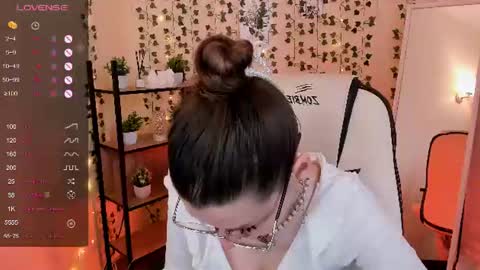 Snapshot of linablossom chatting on 06/19/26, 02:27 Lina online show from 06/19/26, 02:27
