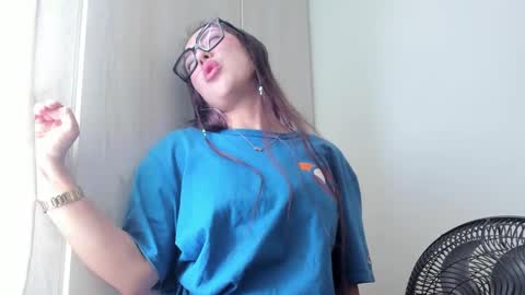 Snapshot of linacamsa chatting on 09/12/25, 04:07 Lina Camsa online show from 09/12/25, 04:07