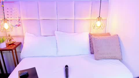 Snapshot of linaglam chatting on 02/18/25, 10:36 LinaGlam online show from 02/18/25, 10:36