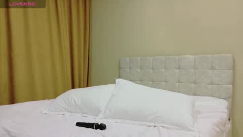 Anna online show from 11/19/25, 02:33