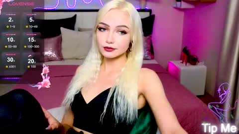 Snapshot of linalirian chatting on 09/17/25, 02:30 I am Lina online show from 09/17/25, 02:30