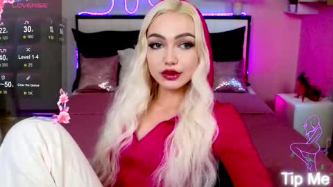 Snapshot of linalirian chatting on 09/19/25, 02:18 I am Lina online show from 09/19/25, 02:18