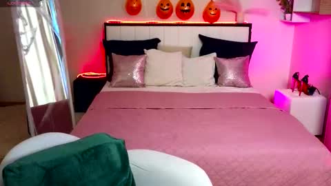 Snapshot of linalirian chatting on 10/26/25, 01:39 I am Lina online show from 10/26/25, 01:39