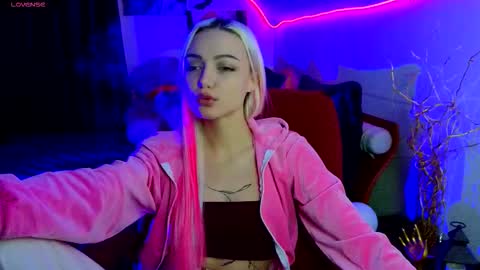 Snapshot of linalirian chatting on 11/09/25, 01:31 I am Lina online show from 11/09/25, 01:31