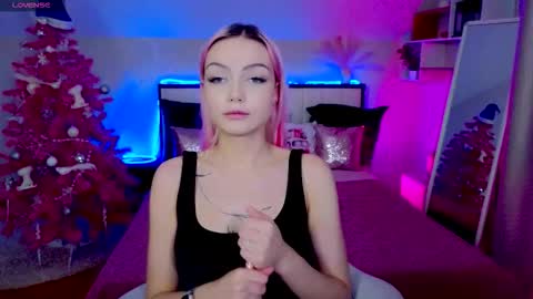 Snapshot of linalirian chatting on 12/20/25, 01:40 I am Lina online show from 12/20/25, 01:40