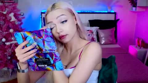 Snapshot of linalirian chatting on 01/12/26, 06:35 I am Lina online show from 01/12/26, 06:35