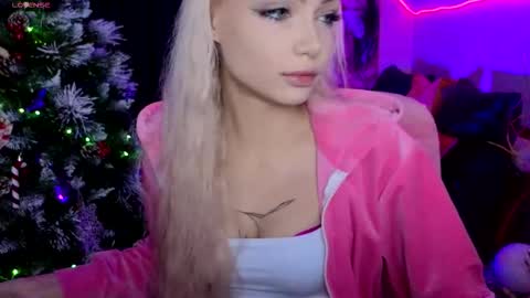 Snapshot of linalirian chatting on 01/14/26, 02:01 I am Lina online show from 01/14/26, 02:01