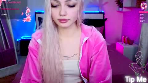 Snapshot of linalirian chatting on 01/17/26, 02:22 I am Lina online show from 01/17/26, 02:22