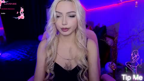 Snapshot of linalirian chatting on 01/31/26, 07:45 I am Lina online show from 01/31/26, 07:45