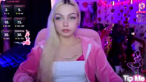 Snapshot of linalirian chatting on 02/20/26, 12:05 I am Lina online show from 02/20/26, 12:05