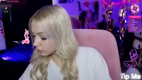 I am Lina online show from 04/13/26, 08:09