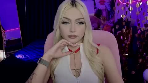 I am Lina online show from 05/05/26, 10:45