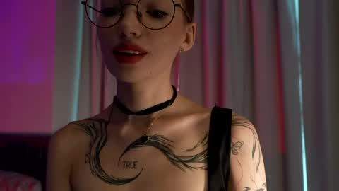 Snapshot of linavelle chatting on 05/15/26, 01:23 LinaVelle online show from 05/15/26, 01:23