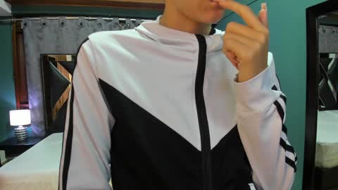  Linda  online show from 02/02/25, 01:08