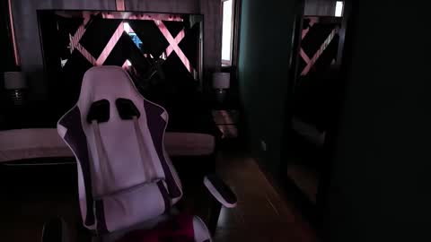  Linda  online show from 02/17/25, 09:08