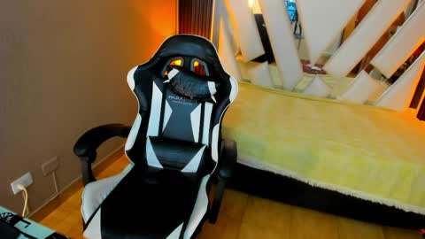 Snapshot of linda4petite chatting on 05/25/26, 06:36 Linda online show from 05/25/26, 06:36