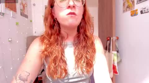 Giggles  online show from 09/26/25, 02:10