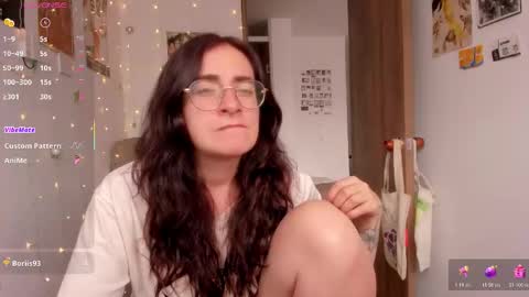 Snapshot of linda_giggle chatting on 10/25/25, 03:07 Giggles online show from 10/25/25, 03:07