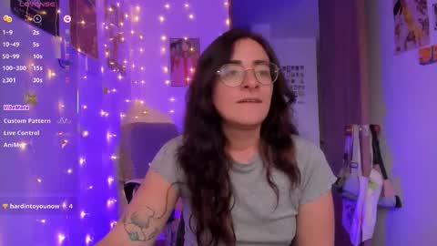 Snapshot of linda_giggle chatting on 11/21/25, 09:35 Giggles online show from 11/21/25, 09:35