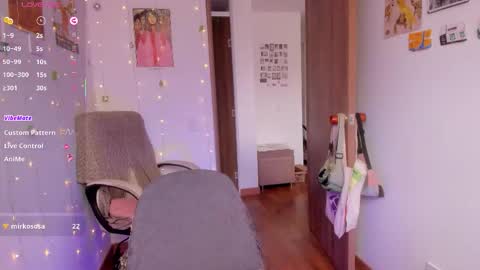 Snapshot of linda_giggle chatting on 11/22/25, 05:12 Giggles online show from 11/22/25, 05:12