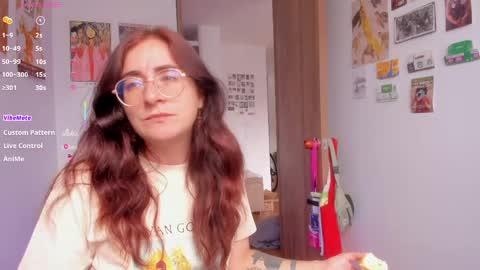 Snapshot of linda_giggle chatting on 05/13/26, 01:30 Giggles online show from 05/13/26, 01:30
