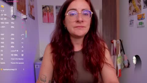 Snapshot of linda_giggle chatting on 05/22/26, 03:50 Giggles online show from 05/22/26, 03:50