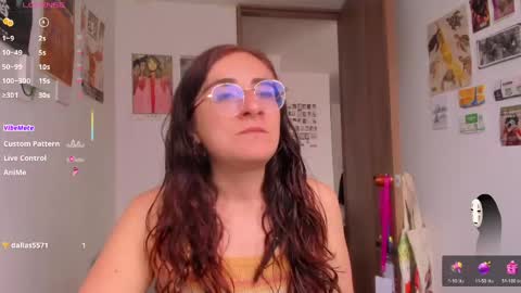 Snapshot of linda_giggle chatting on 05/27/26, 02:14 Giggles online show from 05/27/26, 02:14