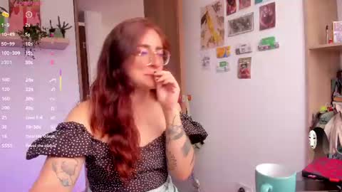 Snapshot of linda_giggle chatting on 06/16/26, 01:47 Giggles online show from 06/16/26, 01:47