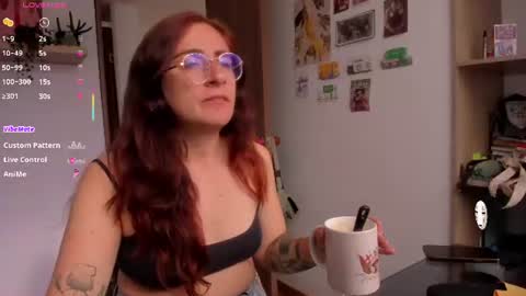 Snapshot of linda_giggle chatting on 06/17/26, 01:01 Giggles online show from 06/17/26, 01:01