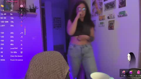 Snapshot of linda_giggle chatting on 06/18/26, 01:06 Giggles online show from 06/18/26, 01:06
