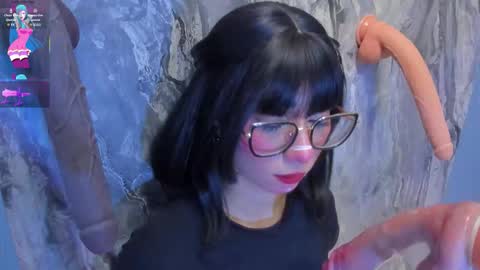 linda_sofi__ online show from 10/15/25, 07:58