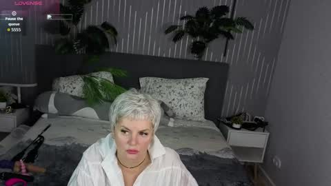 Linda Zefir online show from 04/26/26, 01:14