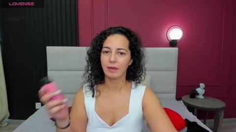 Linda online show from 09/18/25, 01:40