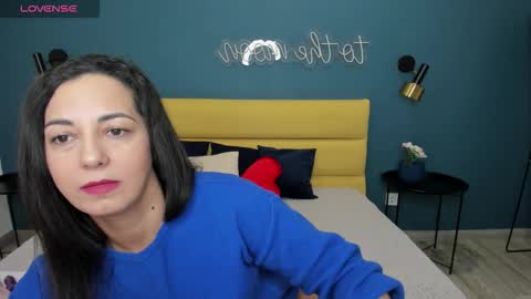 Linda online show from 12/01/25, 01:32