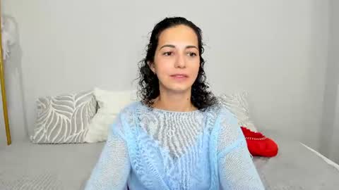 Snapshot of lindainsatiable chatting on 06/19/26, 01:32 Linda online show from 06/19/26, 01:32