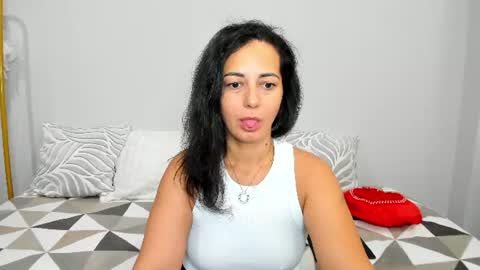 Snapshot of lindainsatiable chatting on 06/21/26, 01:30 Linda online show from 06/21/26, 01:30