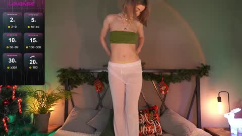 Snapshot of lindathacker chatting on 12/17/24, 04:45 your Linda is back online show from 12/17/24, 04:45