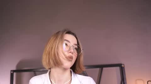 Snapshot of lindathacker chatting on 02/11/25, 05:16 your Linda is back online show from 02/11/25, 05:16