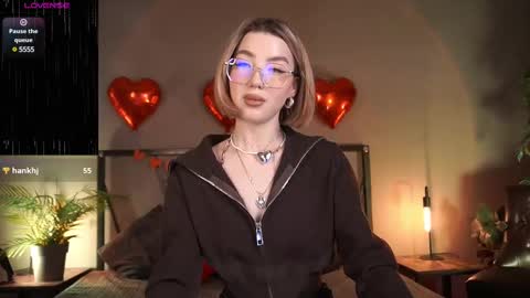 Snapshot of lindathacker chatting on 02/19/25, 04:55 your Linda is back online show from 02/19/25, 04:55