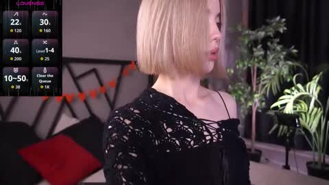 Snapshot of lindathacker chatting on 09/15/25, 04:34 your Linda is back online show from 09/15/25, 04:34