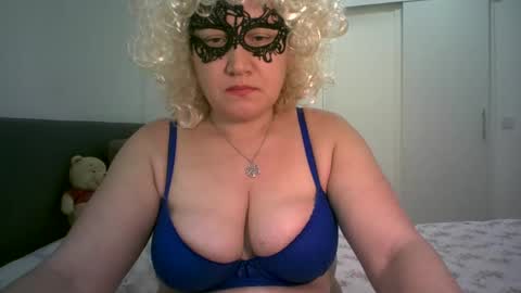 LindaXSmile online show from 02/21/25, 08:16