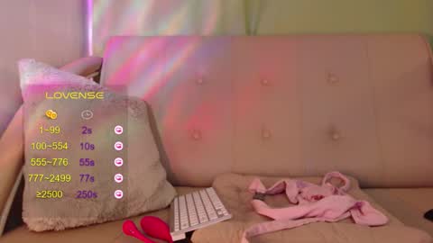 Snapshot of lindelicious chatting on 11/05/25, 06:02 Linda online show from 11/05/25, 06:02