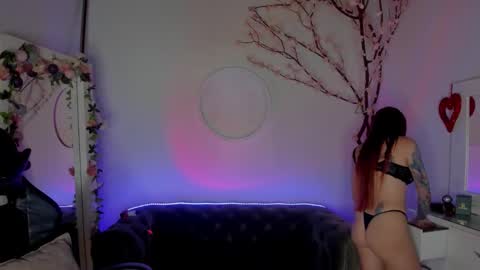 Lindsay    online show from 11/22/25, 10:31